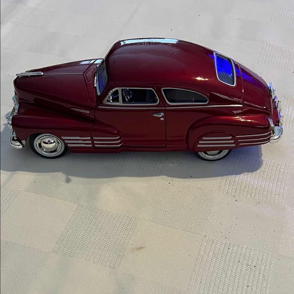 1/24 Scale Diecast Car- 1948 Chevrolet Fleetline Aerosedan